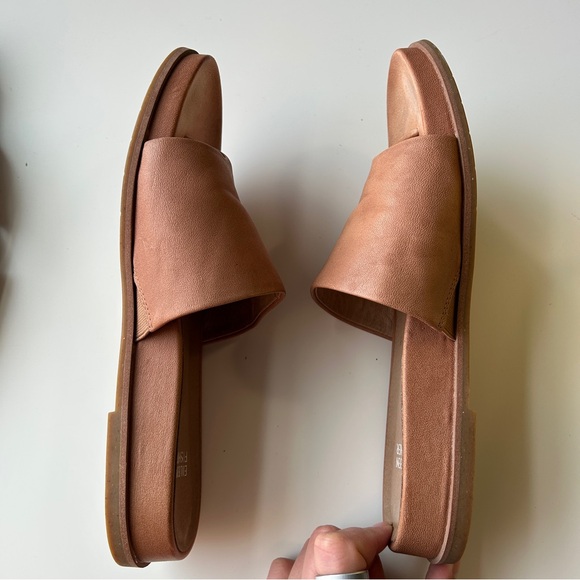 Eileen Fisher tumbled leather sandals size 9 black tan slip on - Picture 5 of 11